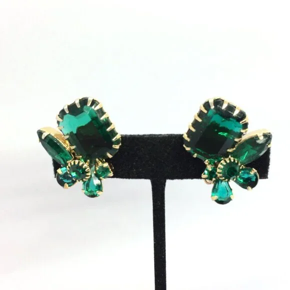 VINTAGE EMERALD Rhinestone Brooch  Earring Set Green Glass Prong Clip on MCM - Picture 4 of 16